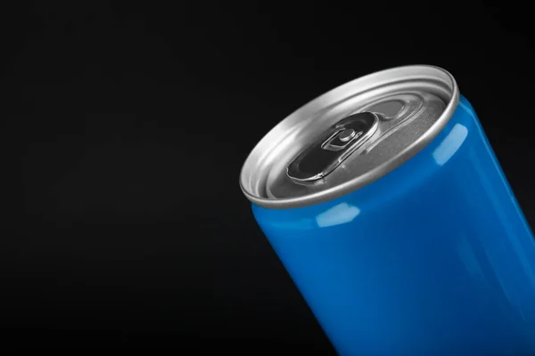 Lata Azul Claro Bebida Energética Sobre Fondo Negro Primer Plano —  Fotos de Stock