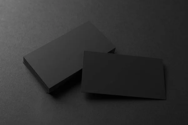 Üres Névjegykártyák Fekete Háttérrel Felülnézetből Mockup Tervezéshez — Stock Fotó
