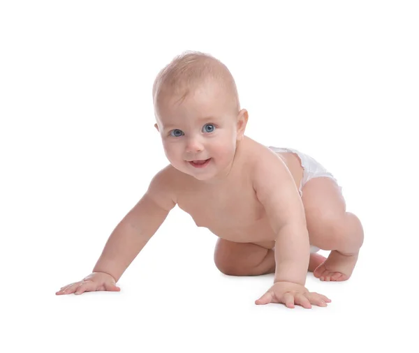 Lindo Bebé Pañal Suave Seco Arrastrándose Sobre Fondo Blanco — Foto de Stock