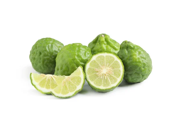 Seluruh Dan Memotong Buah Bergamot Matang Pada Latar Belakang Putih — Stok Foto