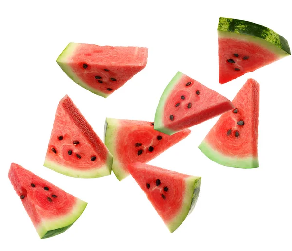 Scheiben Von Köstlichen Reifen Wassermelonen Fallen Auf Weißem Hintergrund — Stockfoto