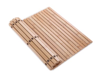 Beyaza izole edilmiş bambu halı. Banyo aksesuarı