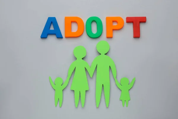 Familienfigur Und Wort Adoption Auf Grauem Hintergrund Flache Lage — Stockfoto