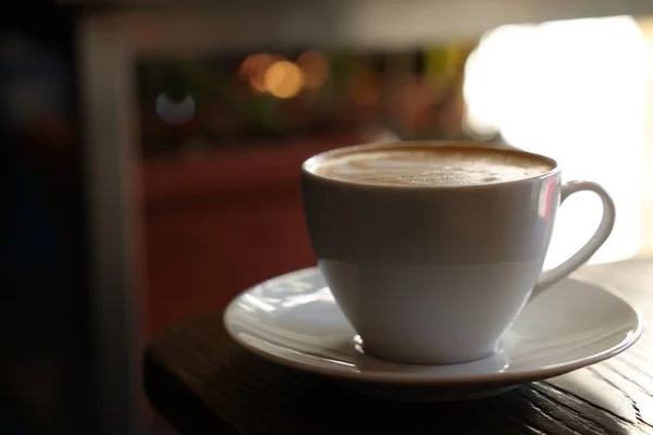 Kopje Aromatische Koffie Met Schuim Tafel Café Ruimte Voor Tekst — Stockfoto