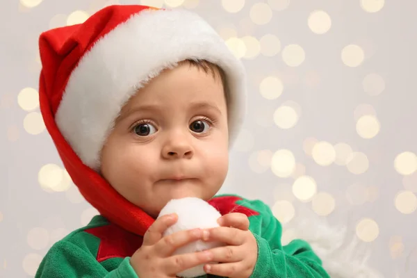 Niedliches Baby Weihnachtskostüm Gegen Verschwommenes Licht Nahaufnahme — Stockfoto