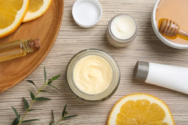 Body Cream Andere Cosmetica Met Ingrediënten Houten Tafel Plat Gelegd — Stockfoto