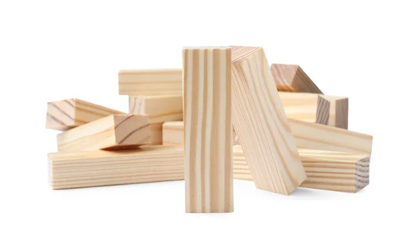 白い背景に木製のブロック Jengaゲーム — ストック写真