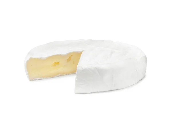 白に分離されたおいしいカットブリーチーズ — ストック写真