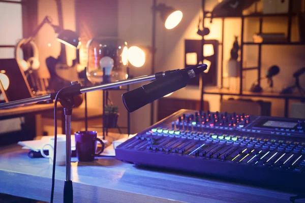 Microphone Table Professional Mixing Console Radio Studio — Stock Photo, Image