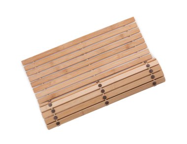 Bambu halısı beyaza izole edilmiş, üst manzara. Banyo aksesuarı