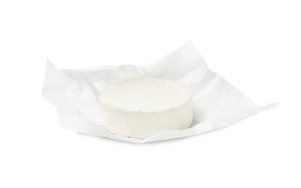 Queijo Brie Saboroso Com Invólucro Isolado Branco — Fotografia de Stock