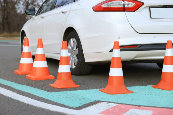 Modern Bil Körskola Testbana Med Trafikkoner — Stockfoto