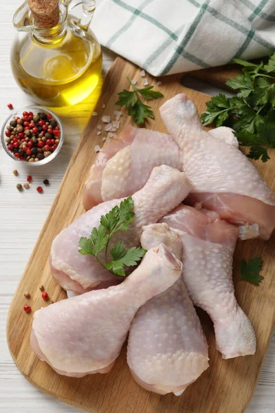 Raw Chicken Drumsticks Ingredients White Wooden Table Flat Lay — Stock Photo, Image