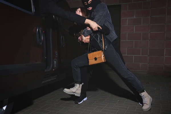 Criminelen Ontvoeren Jonge Vrouwen Nachts Zelfverdedigingsconcept — Stockfoto