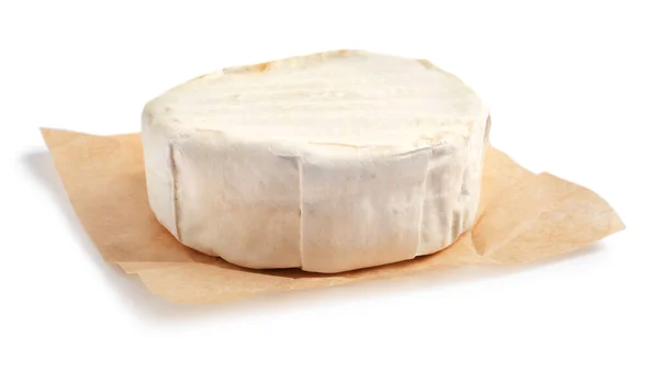Pergaminho Com Delicioso Queijo Brie Isolado Branco — Fotografia de Stock