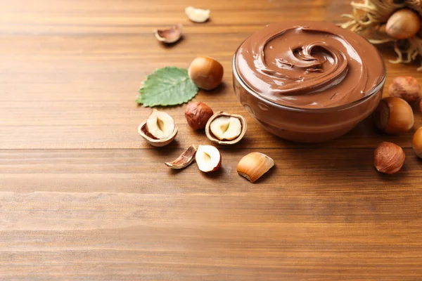 Glass Bowl Tasty Chocolate Hazelnut Spread Nuts Wooden Table Space — 图库照片