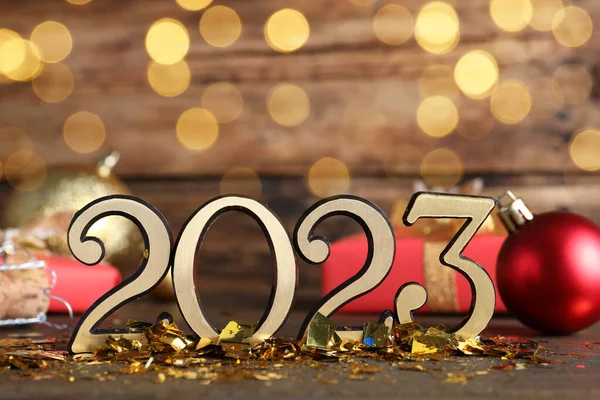 Número 2023 Decoração Festiva Mesa Madeira Efeito Bokeh Feliz Ano — Fotografia de Stock