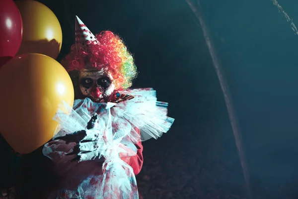 Terrifying Clown Air Balloons Outdoors Night Halloween Party Costume — 图库照片