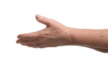 Beyaz arka planda yaşlı bir kadın, yakın plan görüntüsü