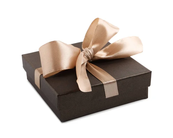 黑色礼品盒 白色背景上有金色蝴蝶结 — 图库照片