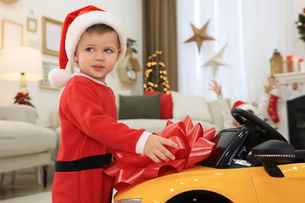 Cute Little Boy Toy Car Big Red Bow Room Decorated — Foto Stock
