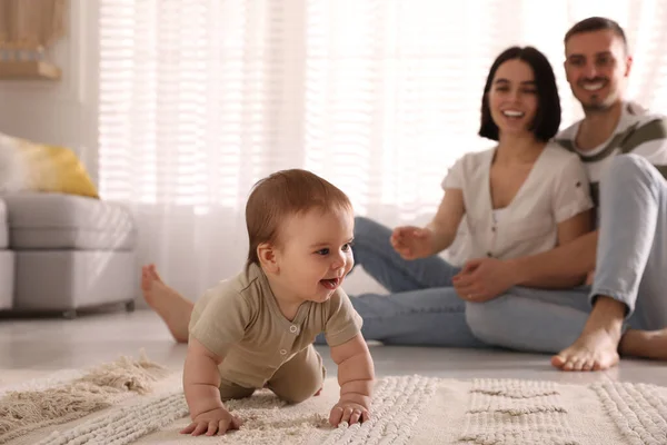 Happy Parents Watching Cute Baby Crawl Floor Home — Stock Photo, Image