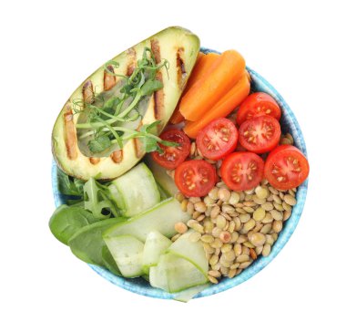 Avokado, domates, havuç ve salatalıklı nefis bir mercimek kasesi.