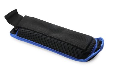 Beyaz arka planda şık bir tartma aracı. Spor malzemeleri.