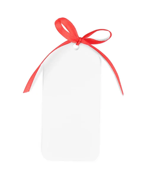 Blanco Gift Tag Met Rood Satijnen Lint Witte Achtergrond Bovenaanzicht — Stockfoto