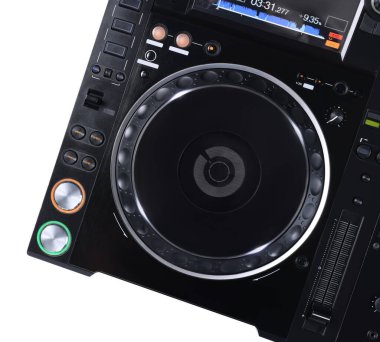 Beyaz arkaplanda modern DJ denetleyici, üst görünüm