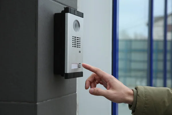 Man Ringing Intercom Camera Building Entrance Closeup — Foto Stock