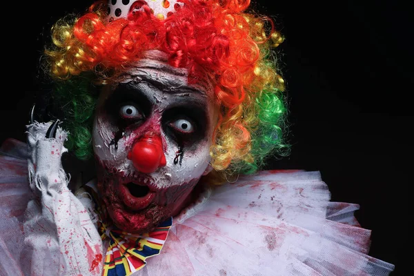 Furchterregender Clown Auf Schwarzem Hintergrund Halloween Party Kostüm — Stockfoto