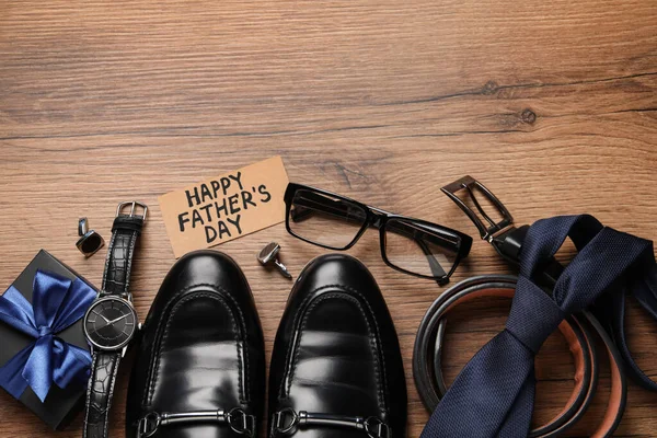 Kaart Met Zin Happy Father Day Schoenen Geschenkdoos Verschillende Mannen — Stockfoto