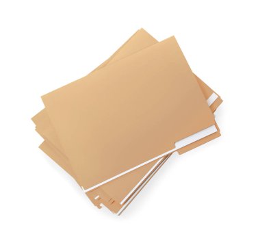 Beyaz arkaplan ve üst görünümde dokümanları olan sarı dosya yığını