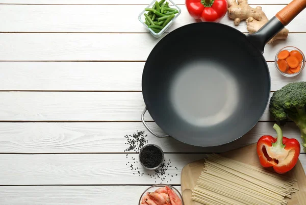 https://st.depositphotos.com/16122460/53858/i/450/depositphotos_538582658-stock-photo-empty-iron-wok-raw-ingredients.jpg