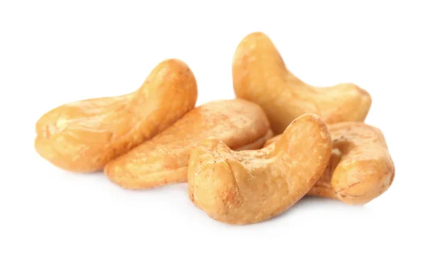 Högen Med Välsmakande Ekologiska Cashewnötter Isolerad Vitt — Stockfoto