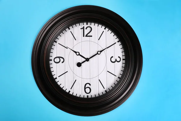 Stylish Wall Clock Turquoise Background Top View — Stockfoto