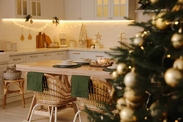 Przytulna Kuchnia Urządzona Świąteczną Kolację Projekt Wnętrza — Zdjęcie stockowe