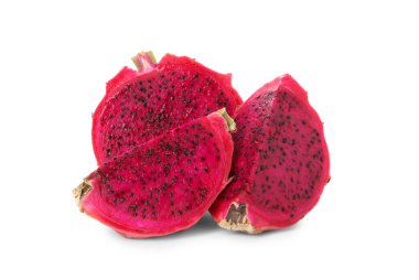 Beyaz arka planda lezzetli kırmızı pitahaya meyvesi