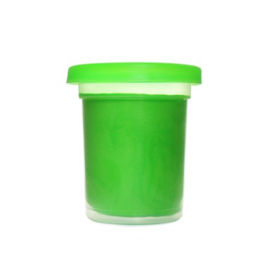 Renkli plastik kap beyaz üzerine izole oyun hamuru