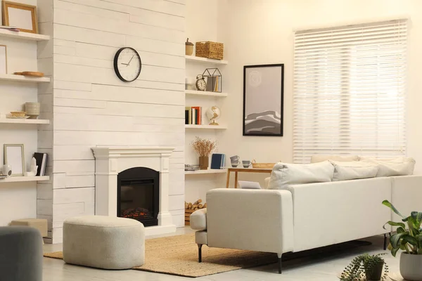 Stylish Living Room Interior Comfortable Sofa Decorative Fireplace — Stockfoto