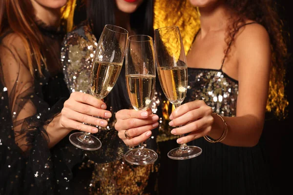 Women Glasses Sparkling Wine Celebrating New Year Black Background Closeup — Fotografia de Stock