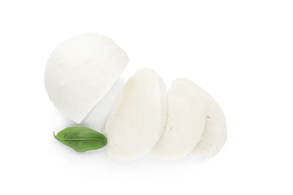 Deliciosas Rebanadas Queso Mozzarella Albahaca Sobre Fondo Blanco Vista Superior — Foto de Stock