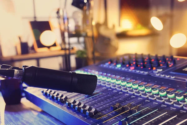 Microphone Professional Mixing Console Table Radio Studio — Stock Photo, Image