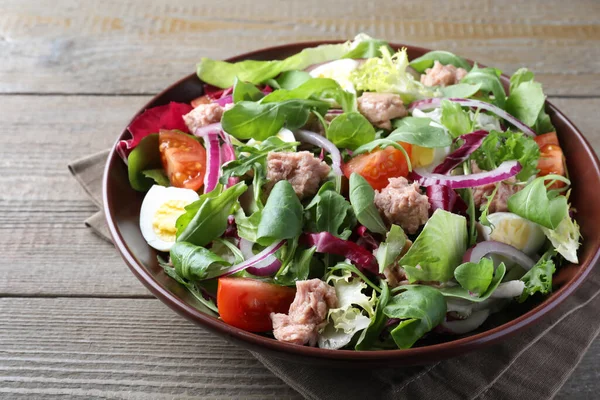 Bowl Delicious Salad Canned Tuna Vegetables Wooden Table — Foto Stock