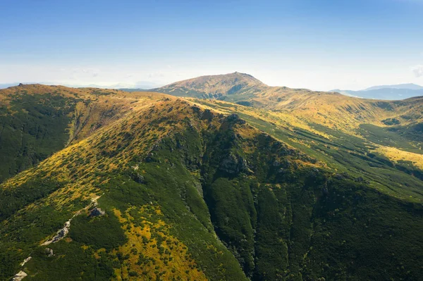 Schöne Berglandschaft Einem Sonnigen Tag Drohnenfotografie — Stockfoto