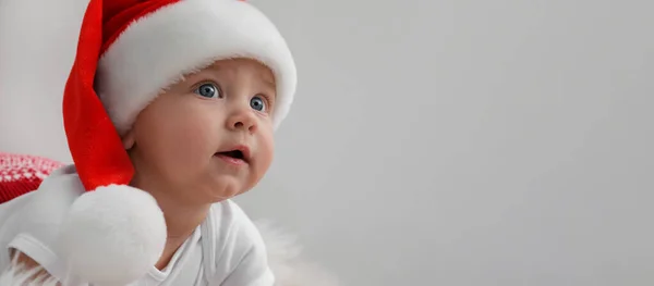 Cute Baby Wearing Santa Hat Light Grey Background Banner Design — Stock Photo, Image