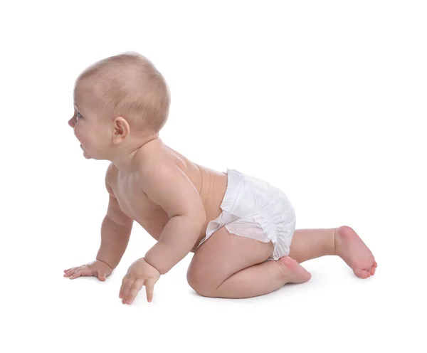 Bebê Bonito Fralda Macia Seca Rastejando Fundo Branco — Fotografia de Stock