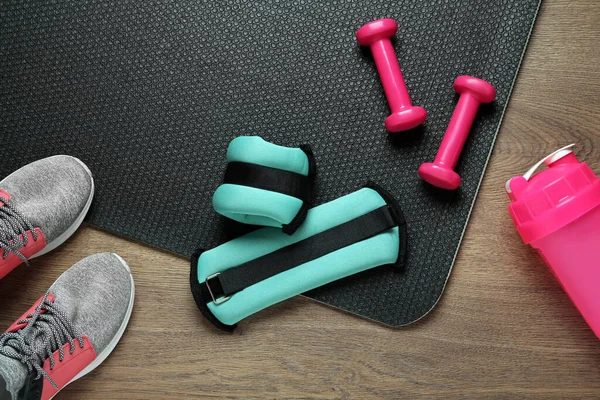 Turquoise Weighting Agents Sport Equipment Wooden Table Flat Lay - Stock-foto