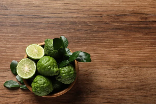 Fruits Frais Bergamote Mûrs Avec Des Feuilles Vertes Sur Une — Photo